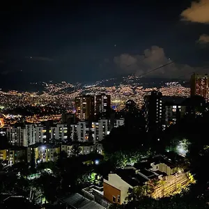 Central Apto En Av Las Palmas, Poblado Apartamento