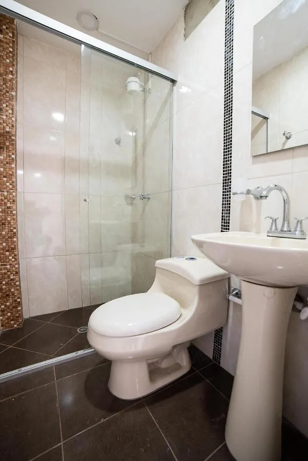 Descansa Y Explora Habitacion Privada En Medellin C 0*,  Colômbia